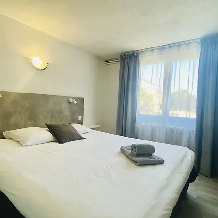 Otel De 2*