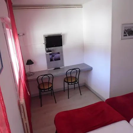 Hotel De 2*