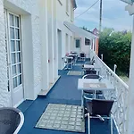 De Hotel 2*