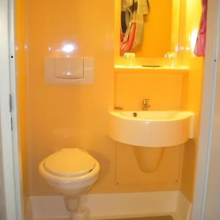 De Szálloda 2*
